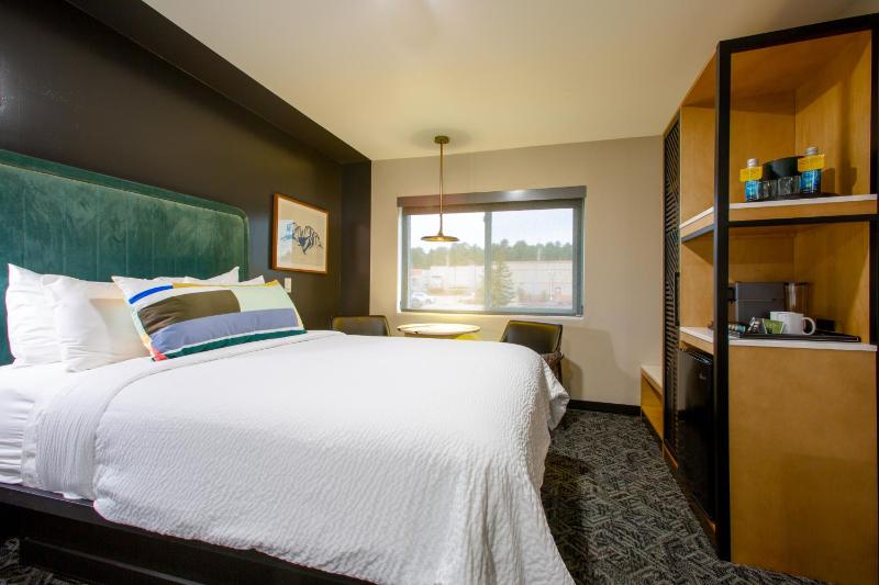 Standard King Room with Walk-In Shower image 3