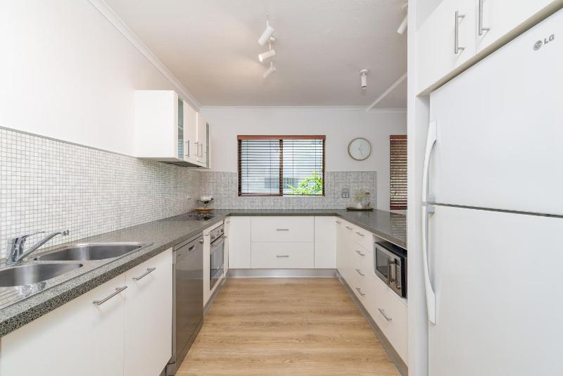 Tropical Reef Apartments - image 10