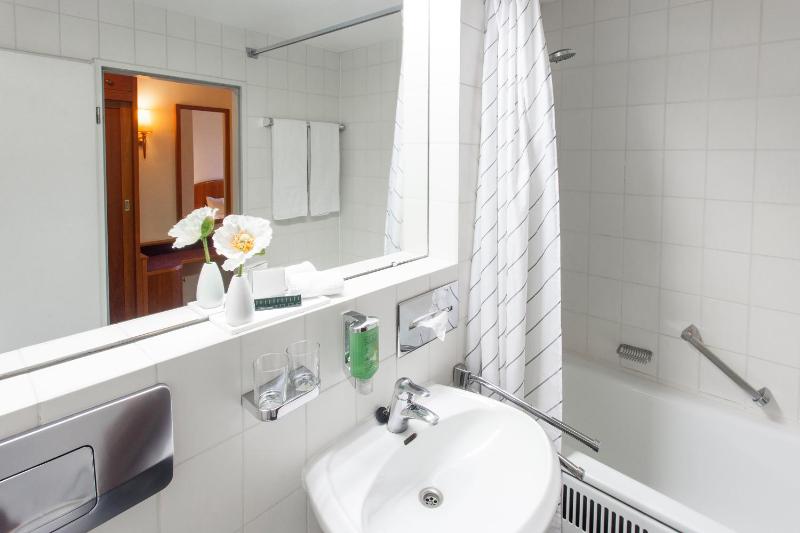 Standard Double Room image 1
