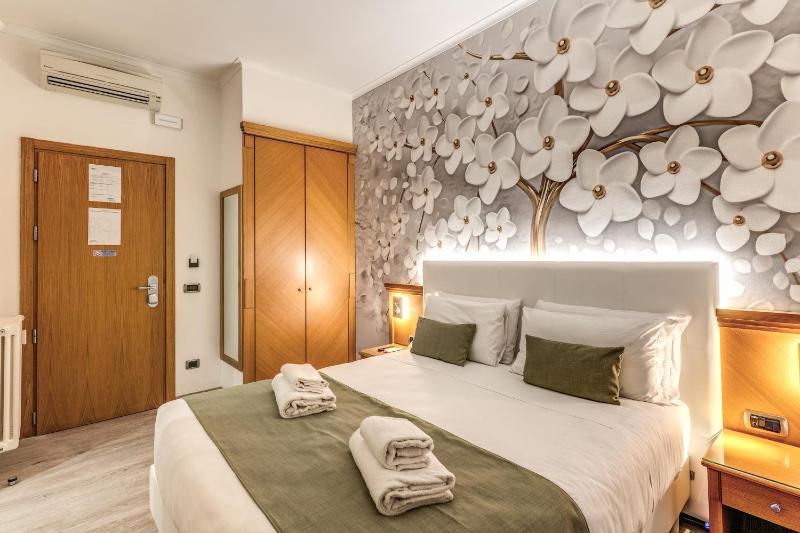 Quadruple Room image 3