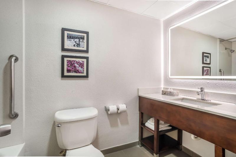 King Room - Non-Smoking image 2