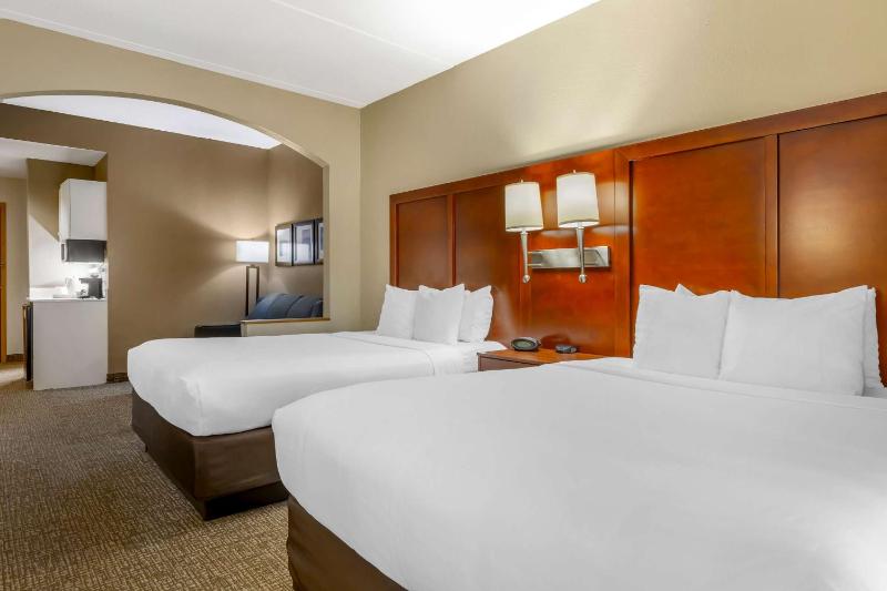 Queen Suite with Two Queen Beds - Non-Smoking image 1