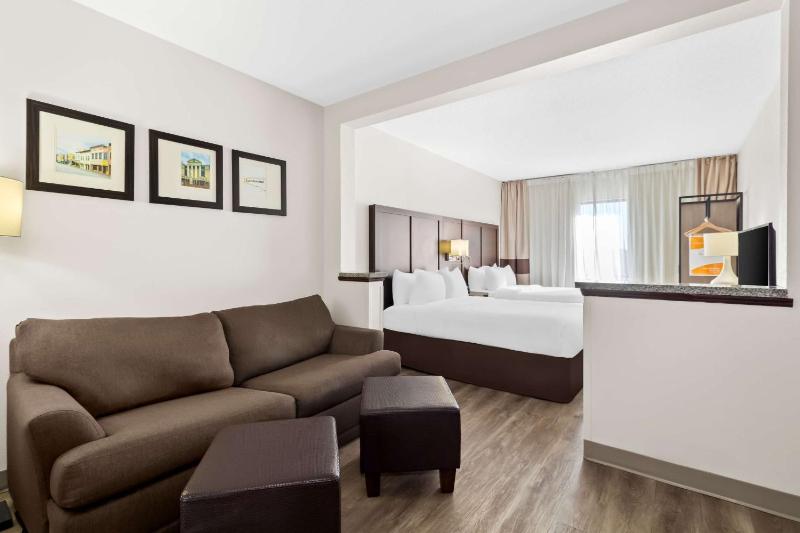 Double Suite with Two Double Beds - Non-Smoking image 1