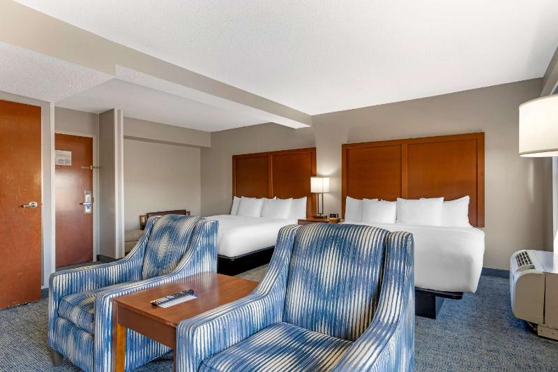King Suite with Two King Beds - Non-Smoking image 4