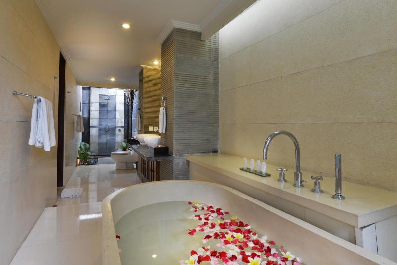 The Khayangan Dreams Villa Seminyak - image 17