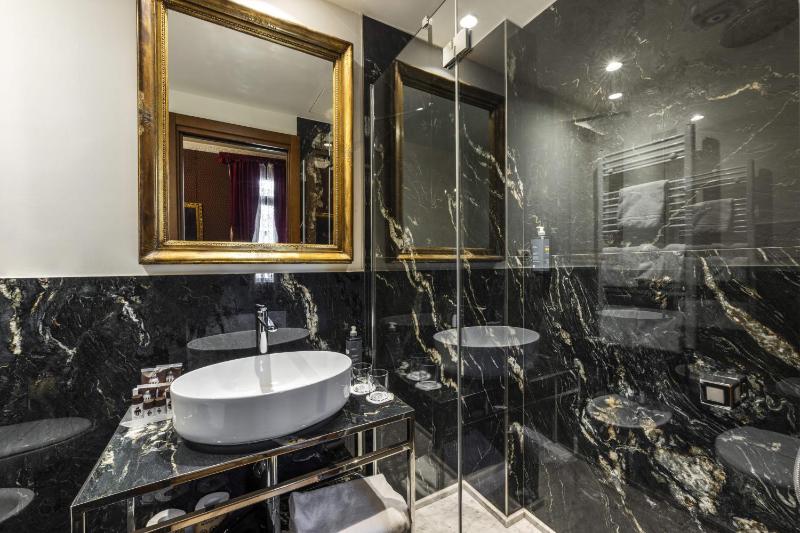 Two-Bedroom Suite image 3