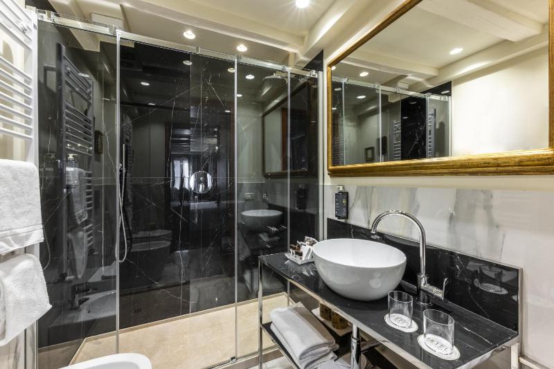 Superior  Room with Canal View image 3