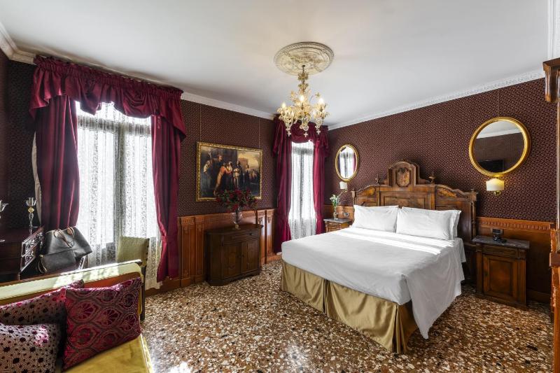 Classic Room image 3