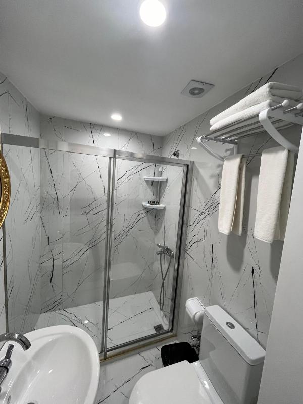 Standard Triple Room image 4