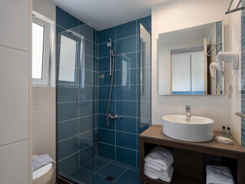 One-Bedroom Apartment image 3