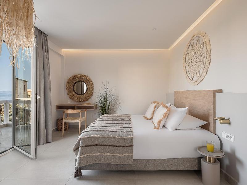Superior Deluxe Double or Twin Room  image 1