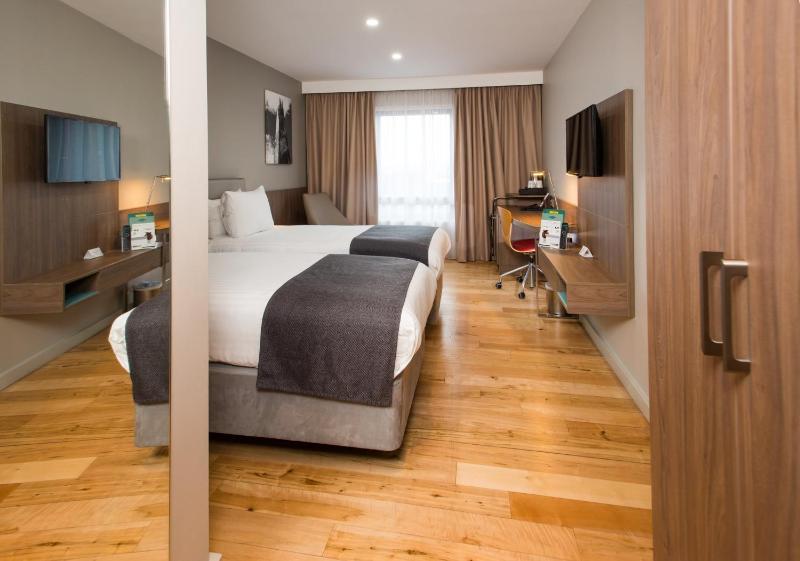 Standard Room with Two Single Beds image 3
