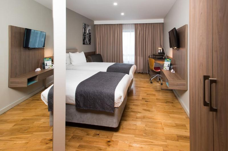 Standard Room with Two Single Beds image 4