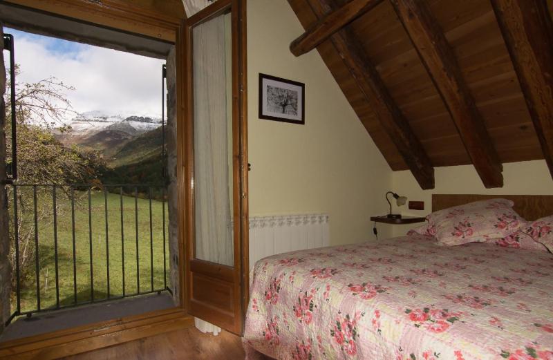 Three-Bedroom House image 1