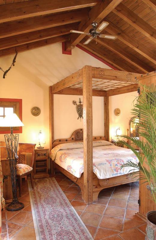 Deluxe Room with Jacuzzi bathtub image 4