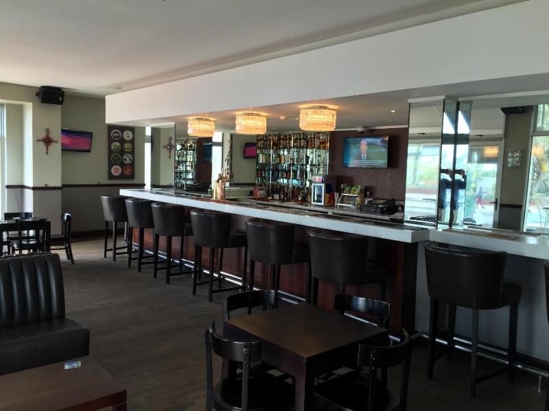 Parade Hotel - image 4
