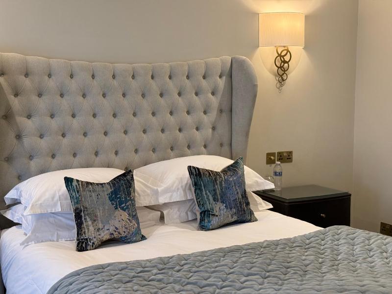 Superior King Room image 4