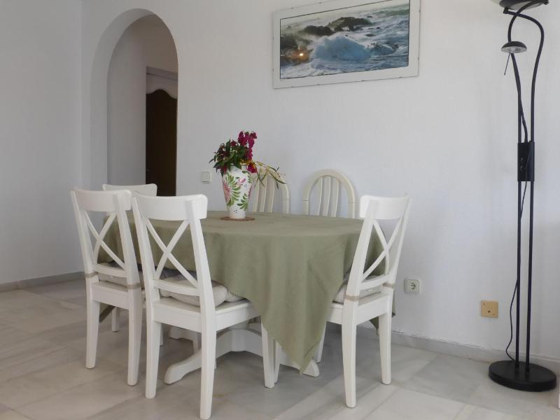 Nice 2 bedroom apartment - image 29