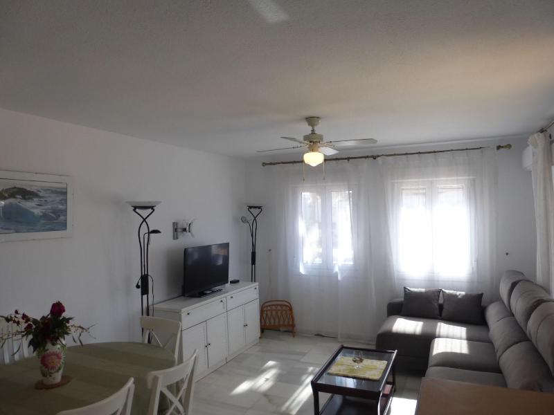 Nice 2 bedroom apartment - image 26
