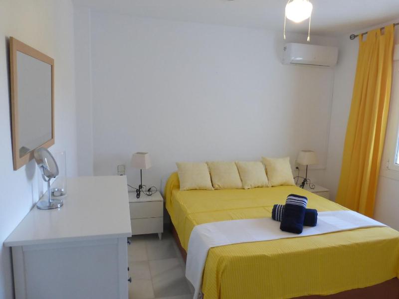Nice 2 bedroom apartment - image 10