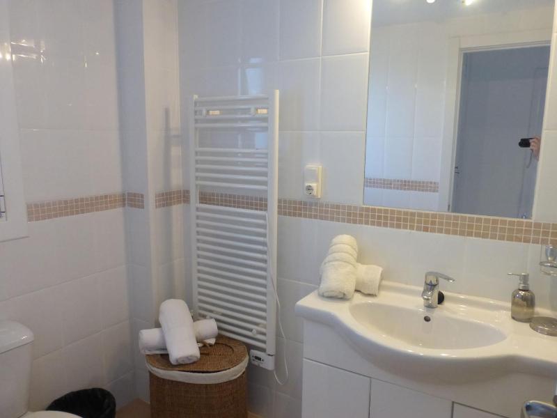 Nice 2 bedroom apartment - image 14