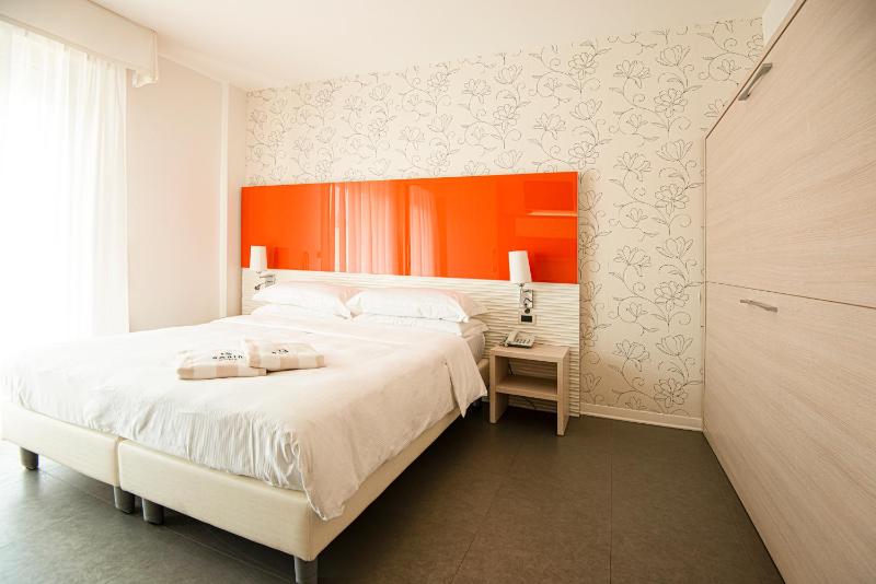 Double or Twin Room with Sea View image 4