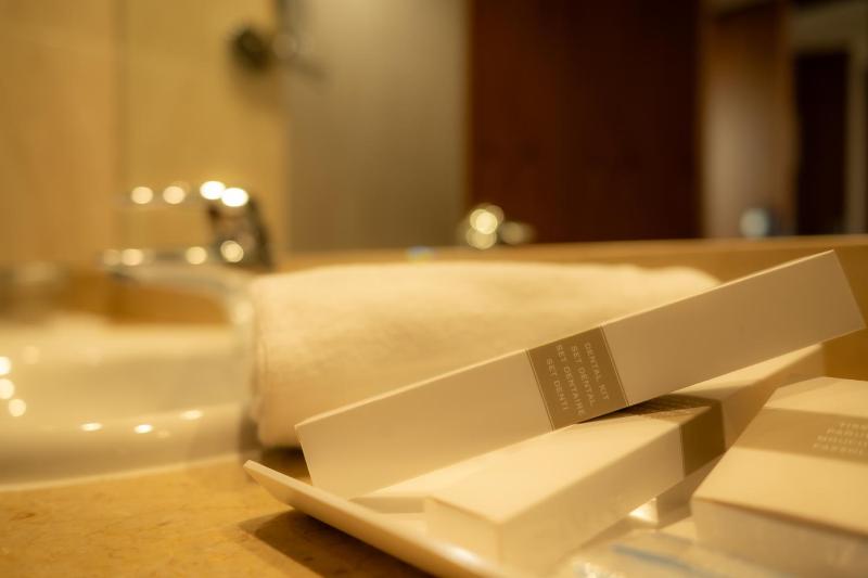 Standard Queen Room image 4