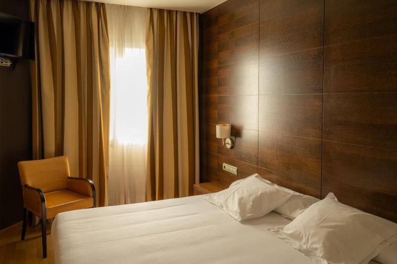 Standard Queen Room image 2