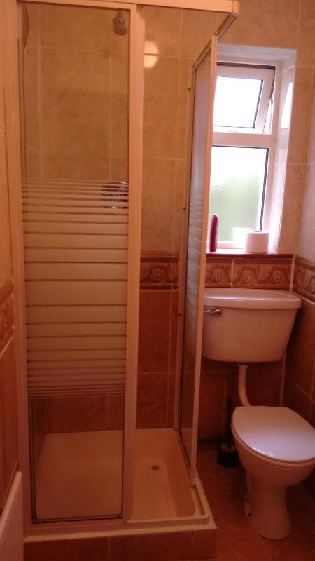 Single Room with Shared Bathroom image 4