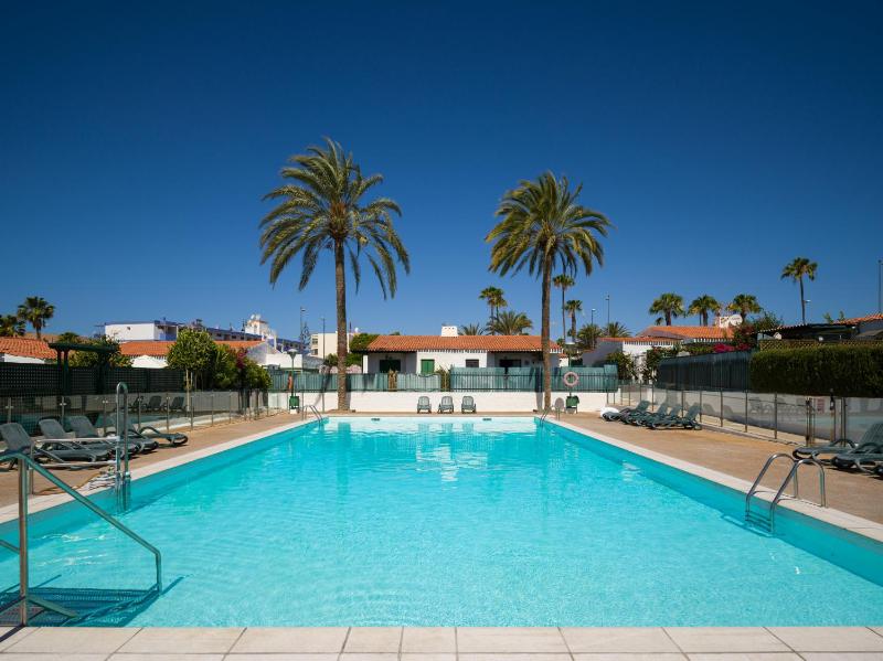Refurbished 2 bedrooms house private pool - image 4