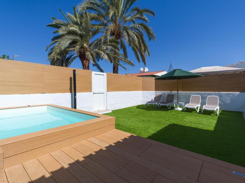 Refurbished 2 bedrooms house private pool - image 13