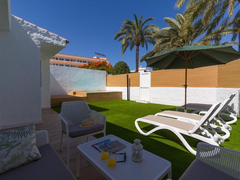 Refurbished 2 bedrooms house private pool - image 10