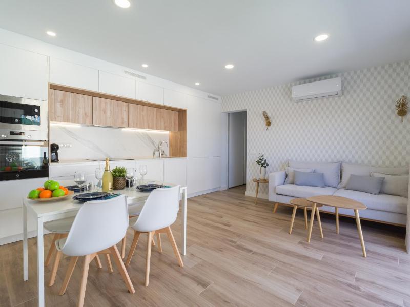 Refurbished 2 bedrooms house private pool - image 6
