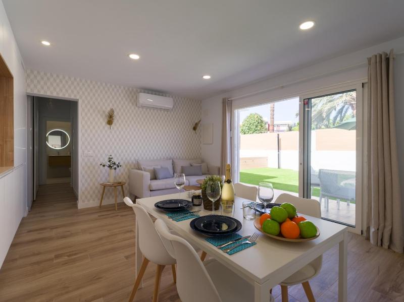 Refurbished 2 bedrooms house private pool - image 24