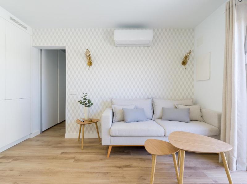 Refurbished 2 bedrooms house private pool - image 19
