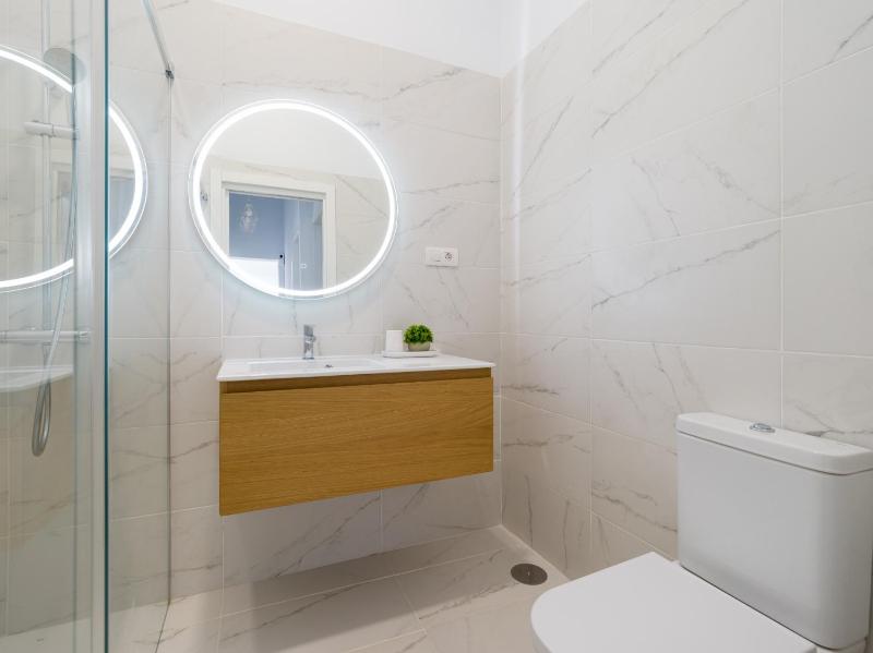 Refurbished 2 bedrooms house private pool - image 5
