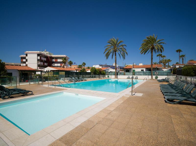 Refurbished 2 bedrooms house private pool - image 20