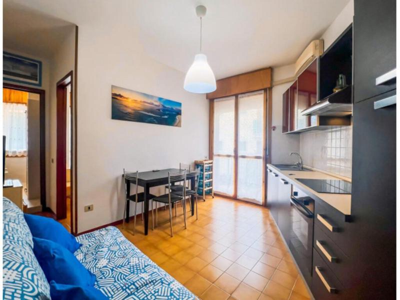 Modern apartment with a spacious terrace - image 19
