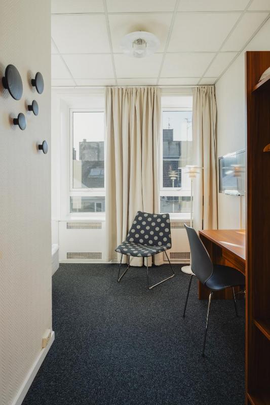 Single Room image 4