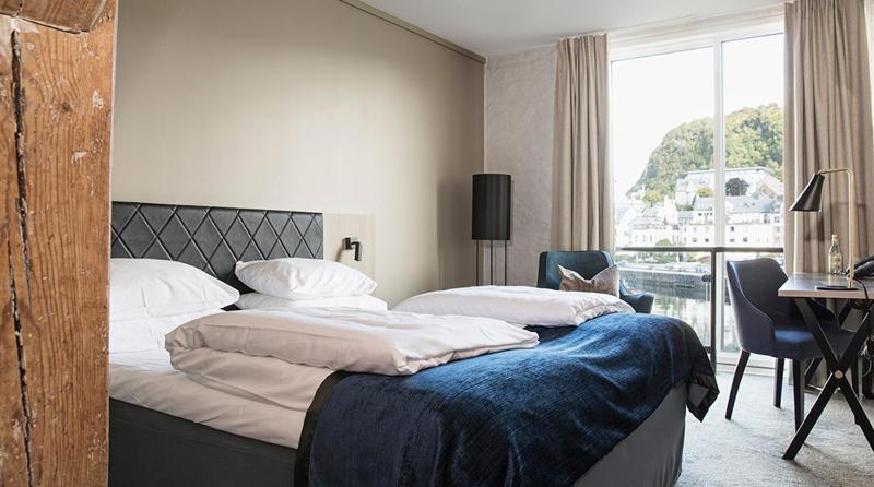 Double Room with Sea View image 4