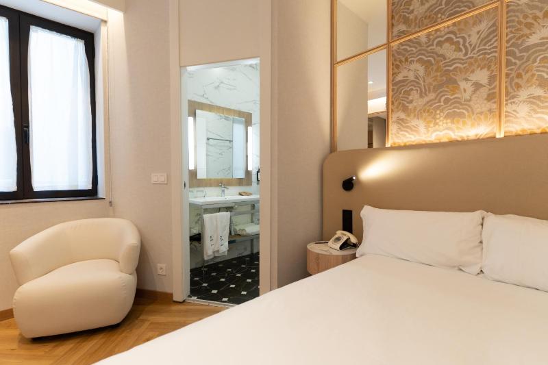 Deluxe Single Room image 3