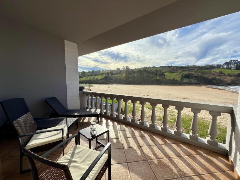 Double Room with Terrace and Sea View   image 4