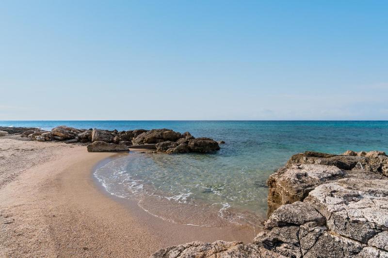 Family Room image 3
