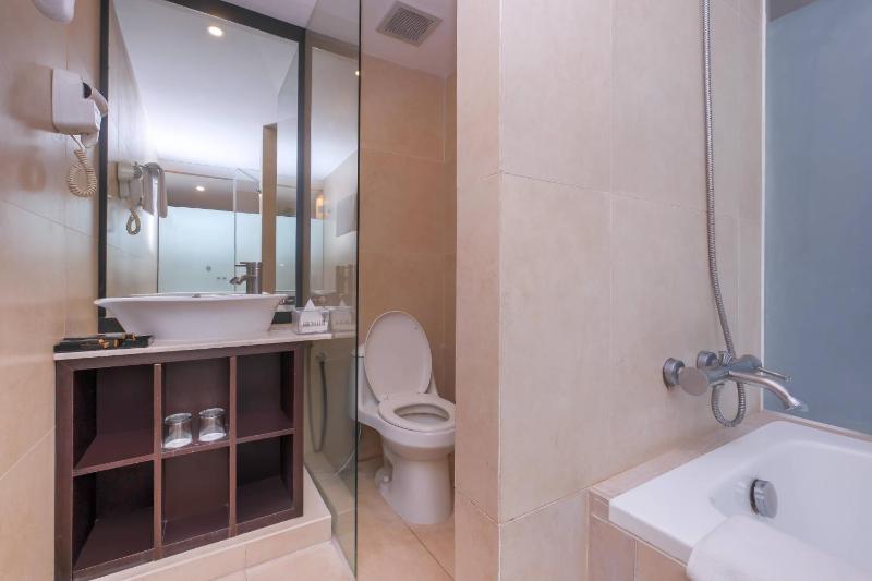 Grand Edge Hotel Semarang - image 3