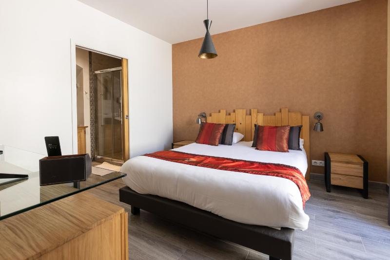 Standard Suite image 1