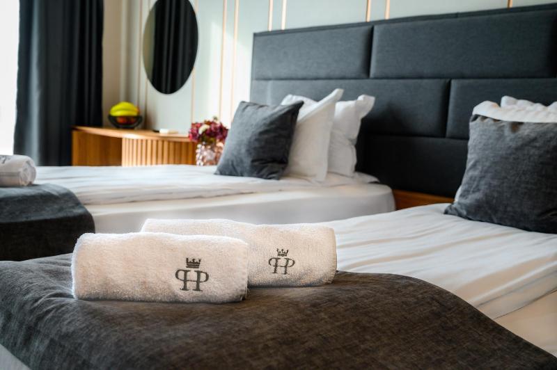 Deluxe Double or Twin Room image 3