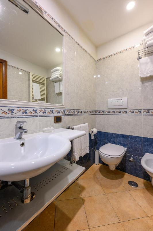One-Bedroom Apartment image 4
