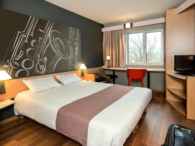 Double Room with River View image 3