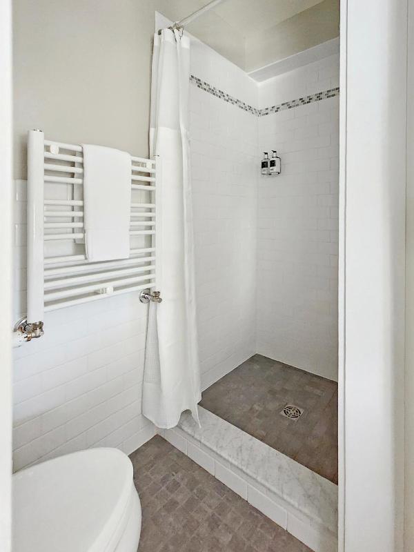 Double Room with Lake View image 2