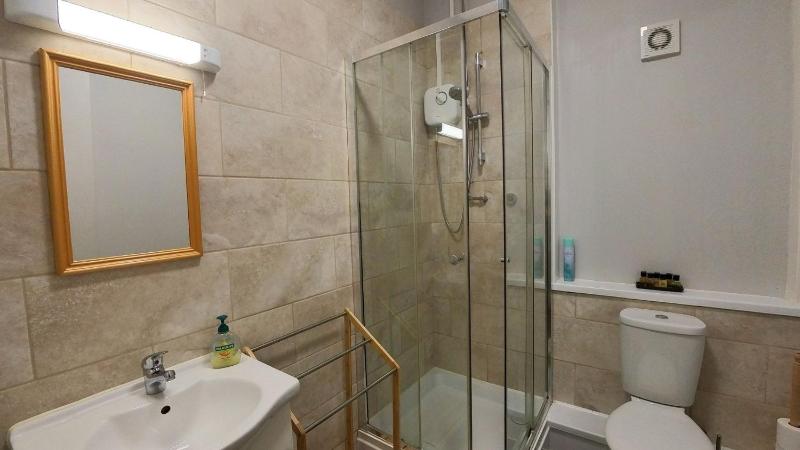 Single Room with Shared Bathroom image 1